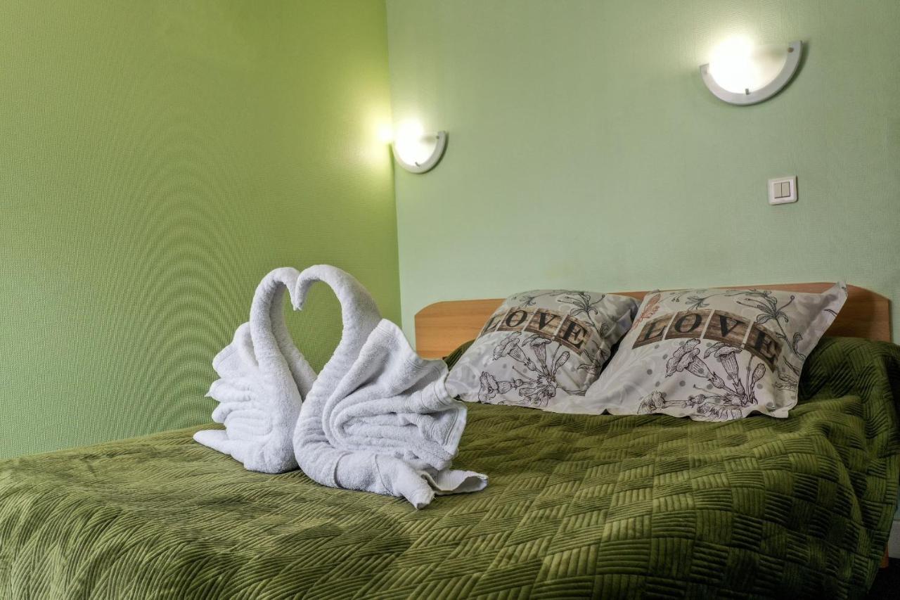 Hotel Le Pommeil Guéret Екстериор снимка