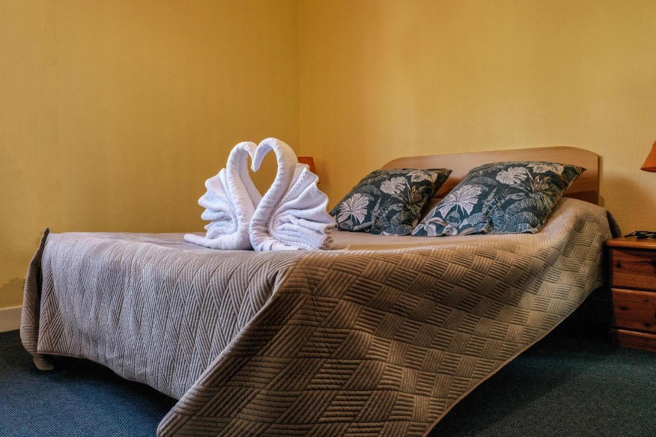 Hotel Le Pommeil Guéret Екстериор снимка