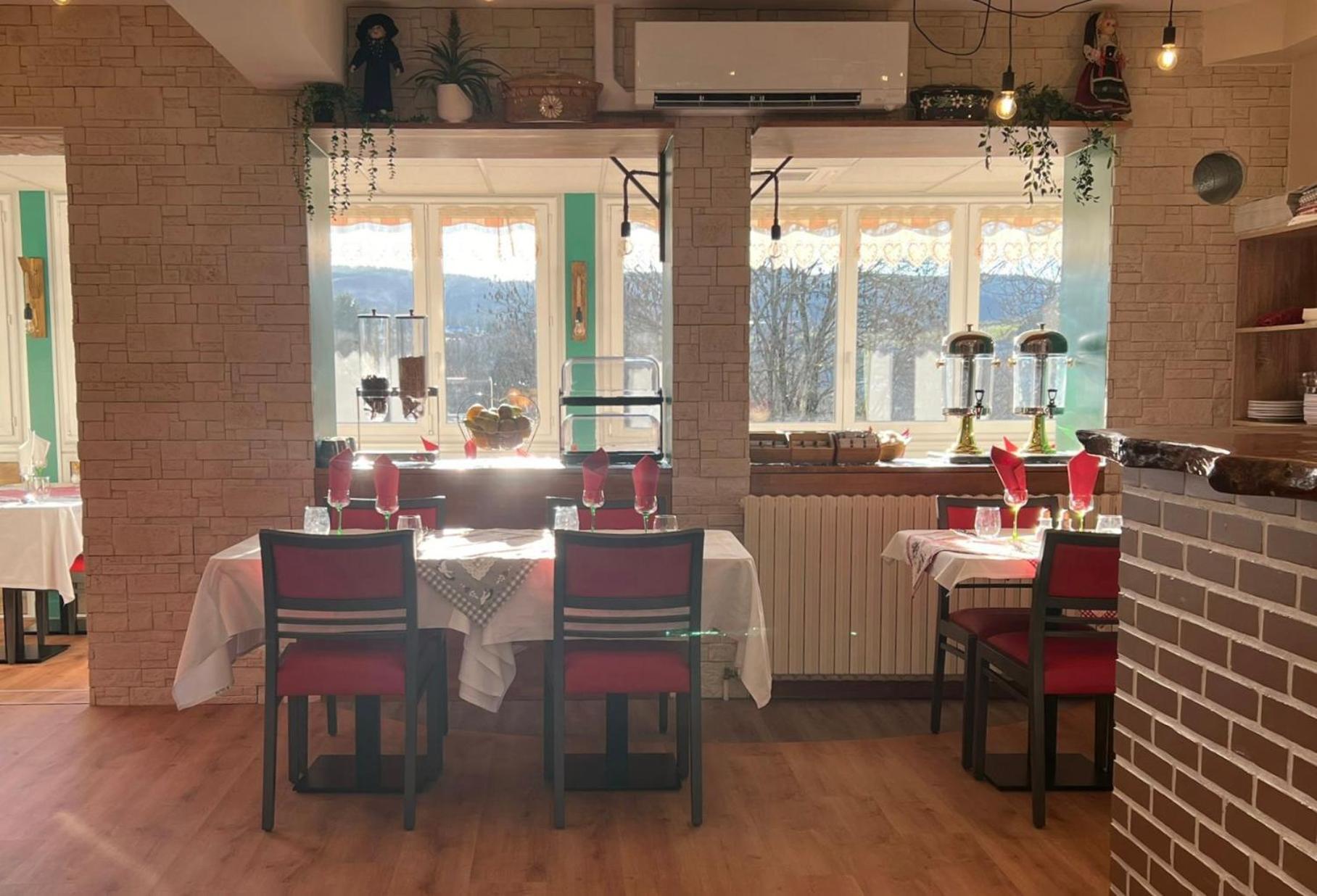 Hotel Le Pommeil Guéret Екстериор снимка