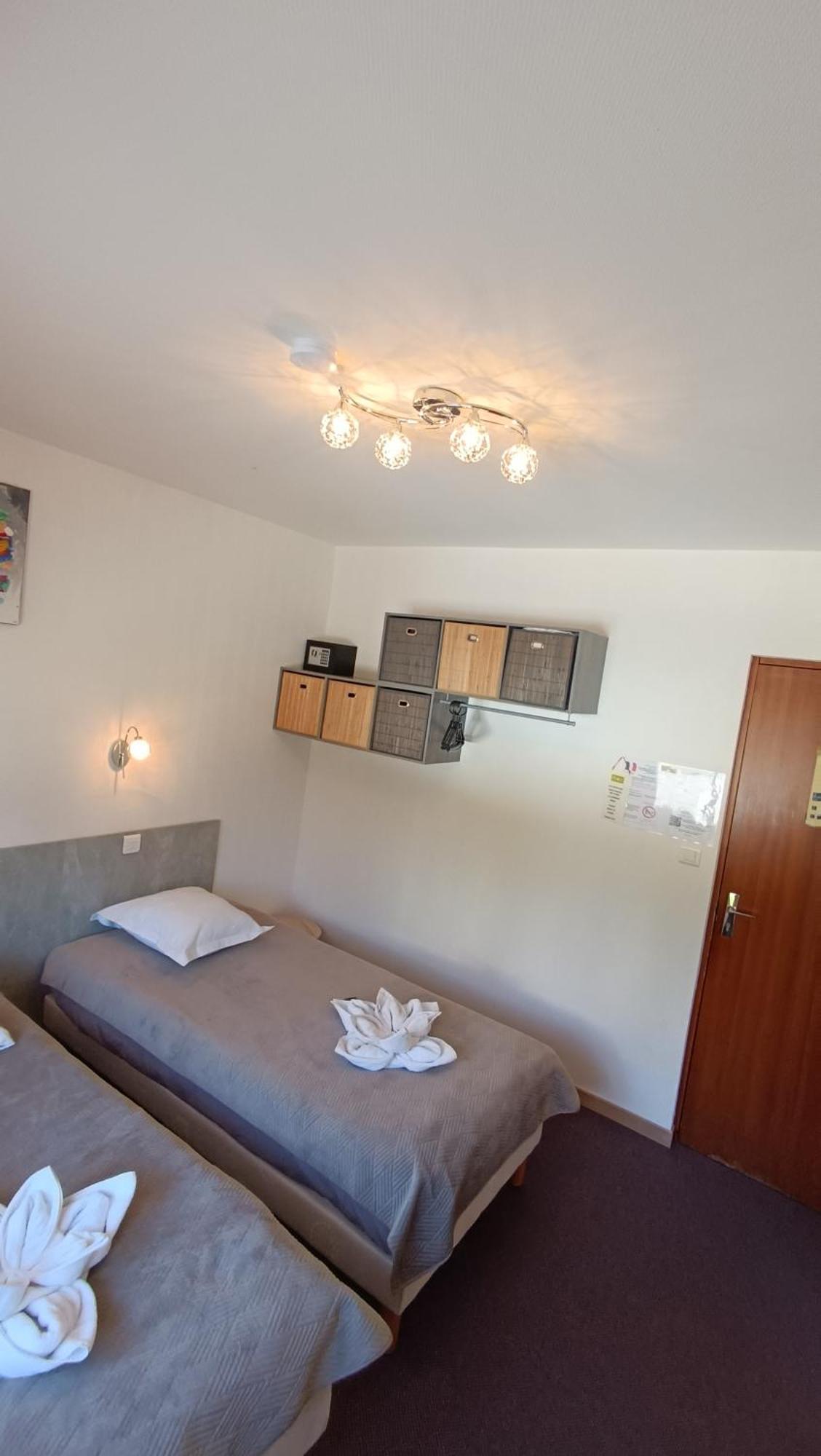 Hotel Le Pommeil Guéret Екстериор снимка