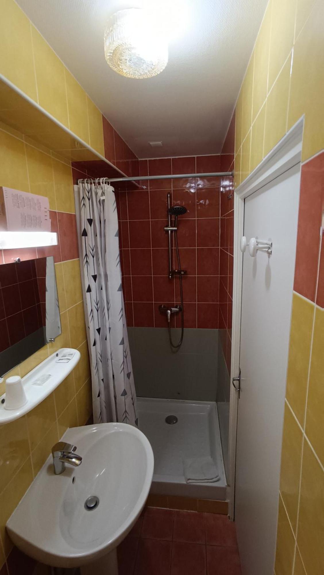 Hotel Le Pommeil Guéret Екстериор снимка