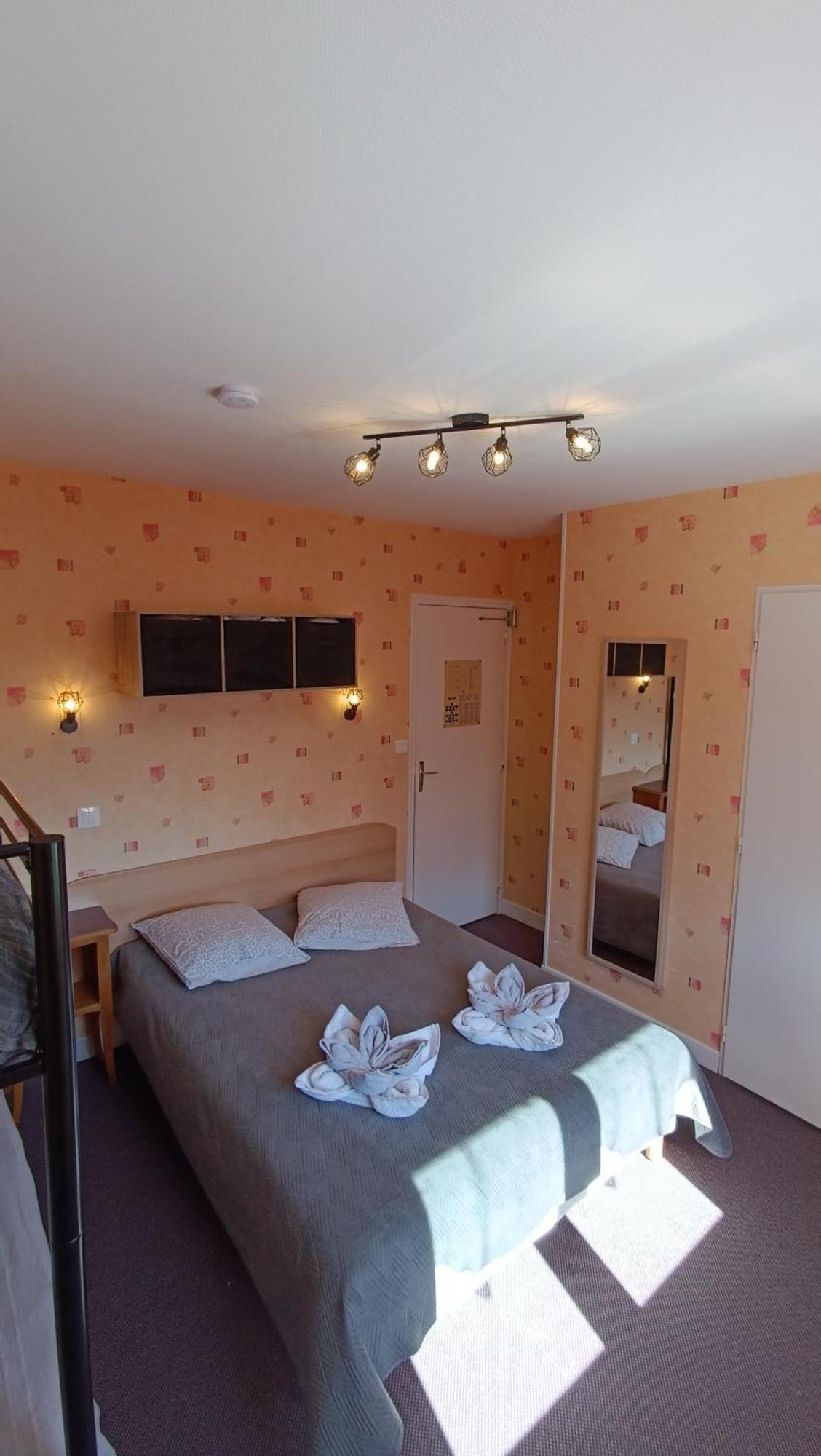 Hotel Le Pommeil Guéret Екстериор снимка