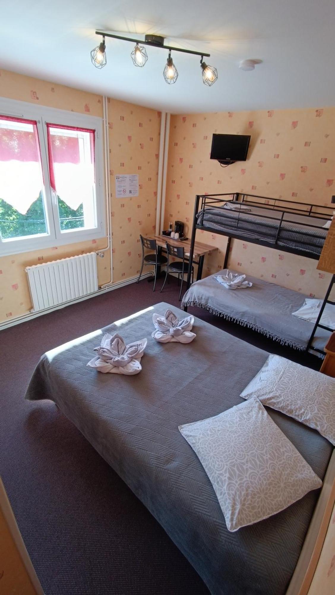 Hotel Le Pommeil Guéret Екстериор снимка