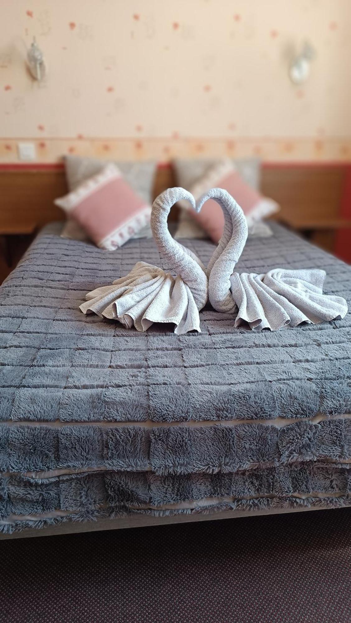 Hotel Le Pommeil Guéret Екстериор снимка