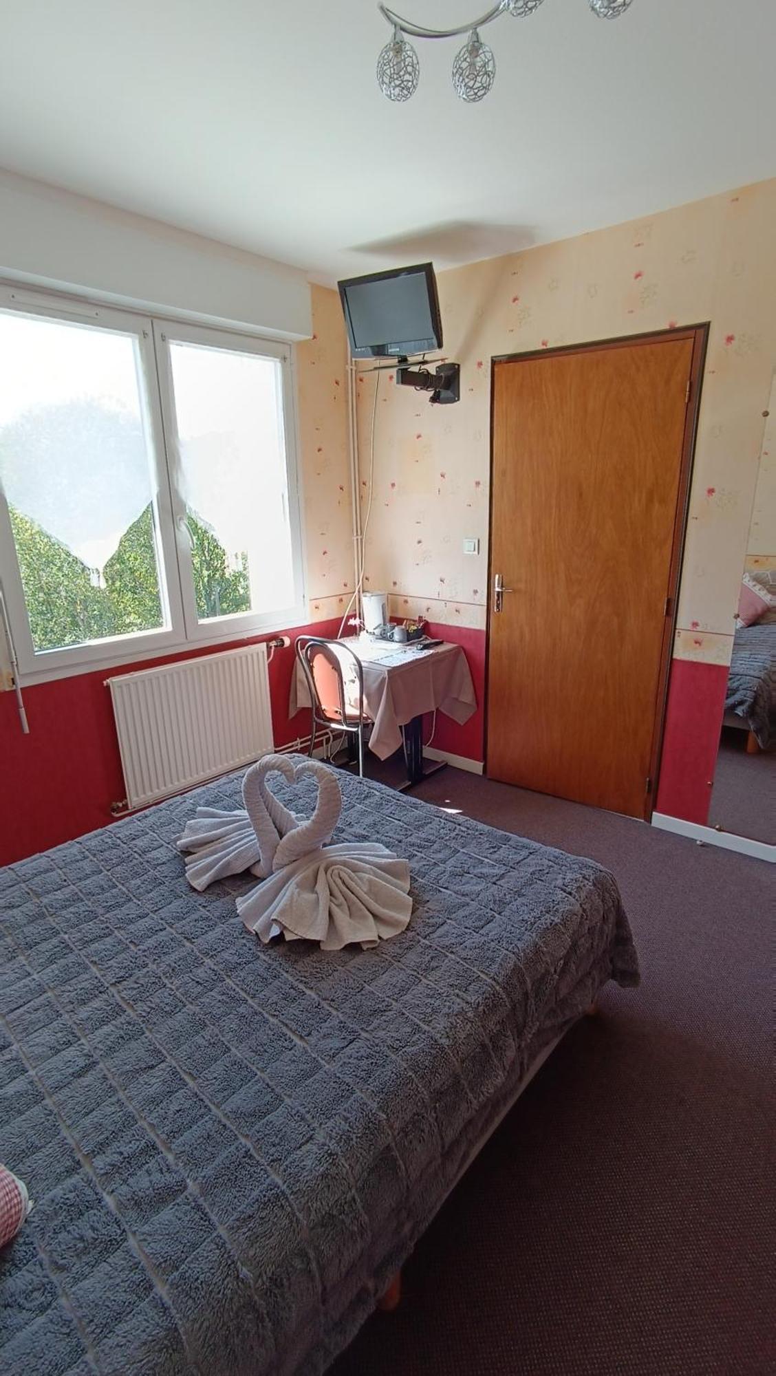 Hotel Le Pommeil Guéret Екстериор снимка
