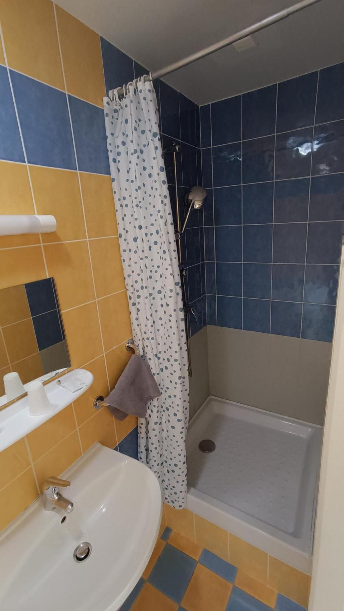 Hotel Le Pommeil Guéret Екстериор снимка
