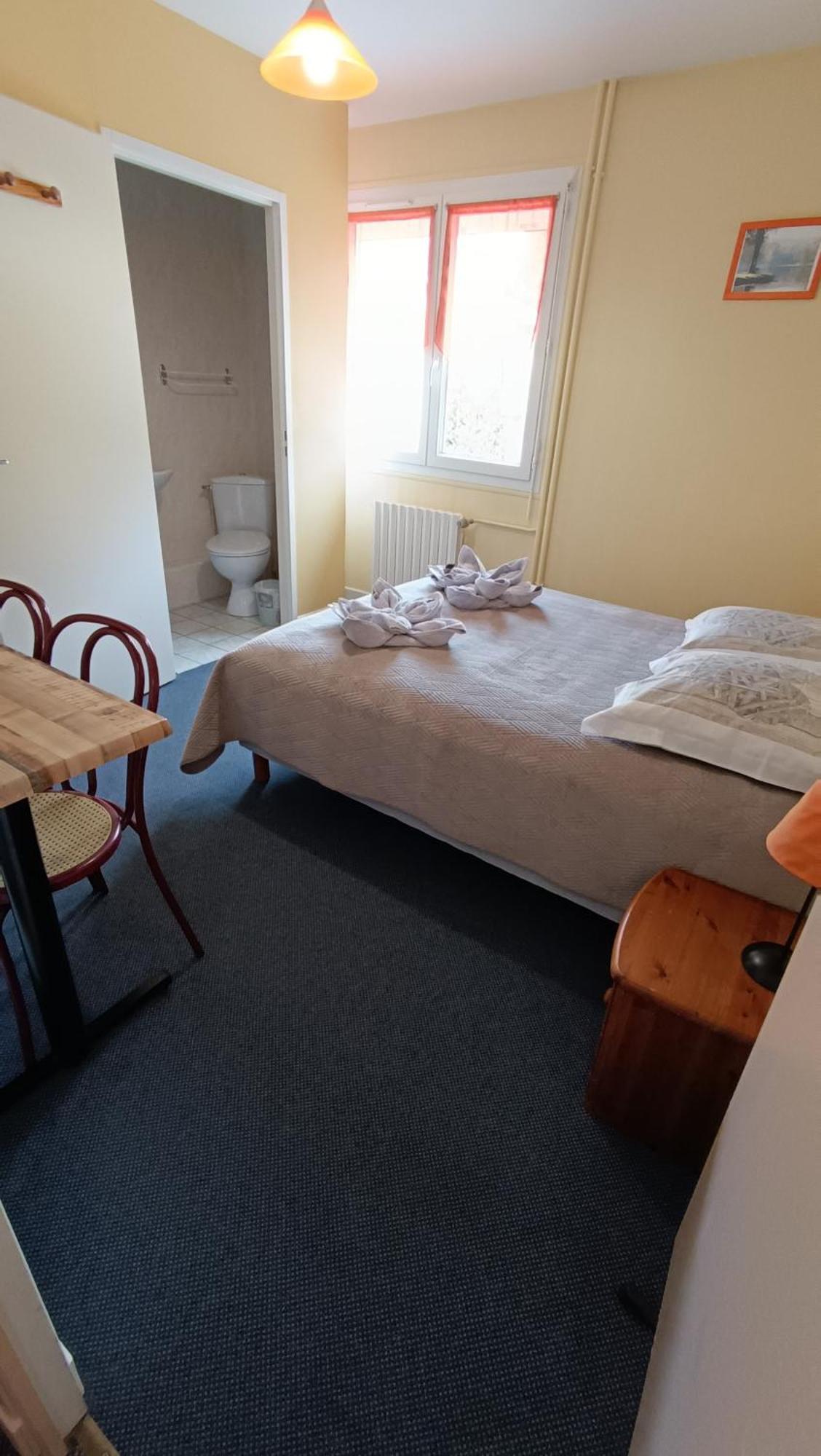 Hotel Le Pommeil Guéret Екстериор снимка