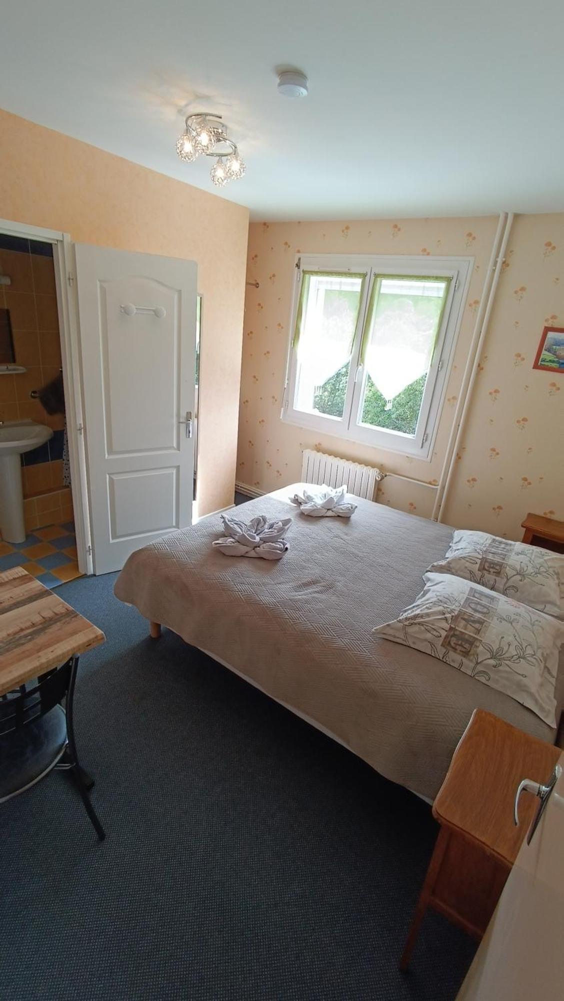 Hotel Le Pommeil Guéret Екстериор снимка